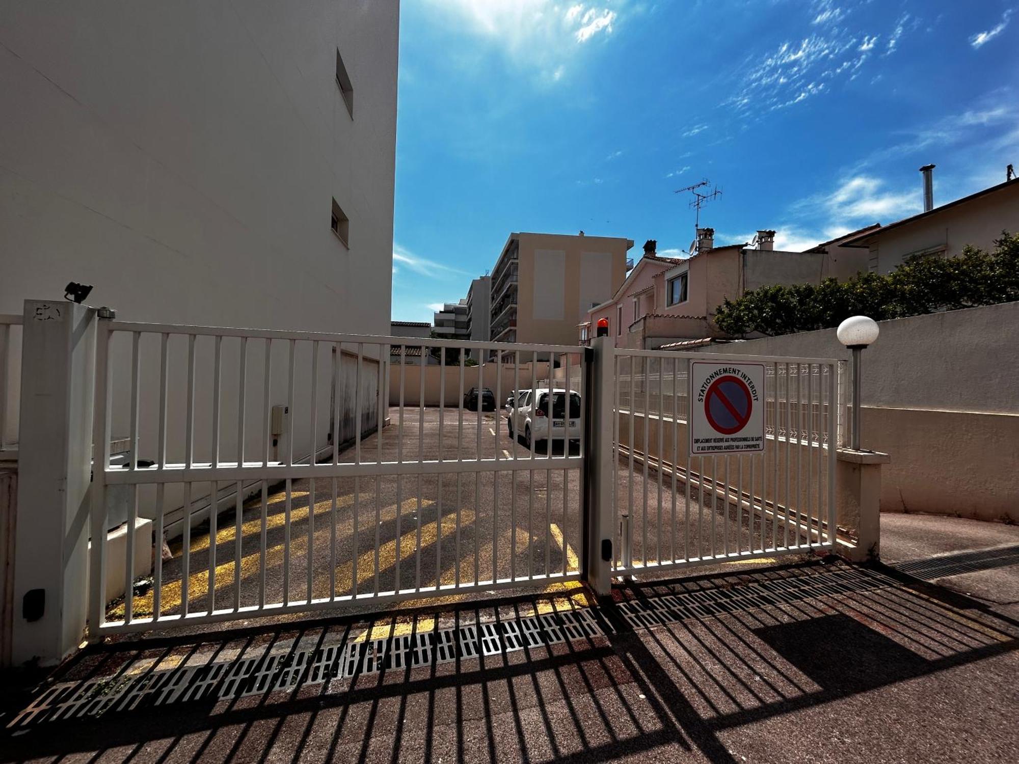 Superbe Studio, 200 M De La Mer, Climatise Avec Terrasse Et Parking Prive Apartment Cagnes-sur-Mer Exterior photo